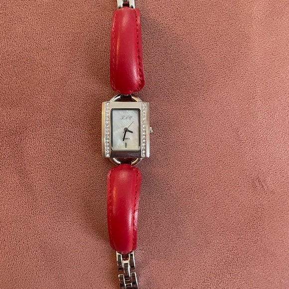 Red watch - Picture 5 of 6